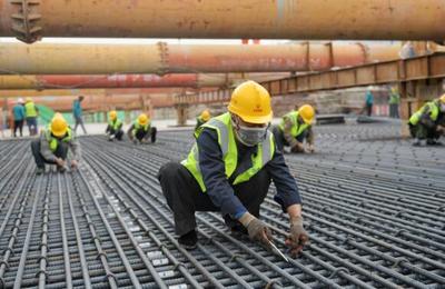 北京規模以上建設工程復工率超99%，32萬余名工人返崗推動城市發展